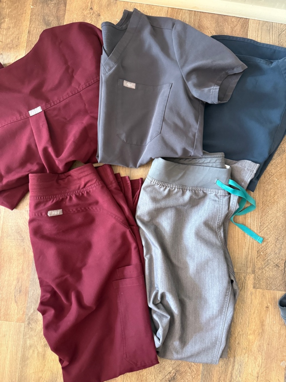Figs BUNDLE Technical Collection 5 pieces Scrubs 3 tops 2 pants
